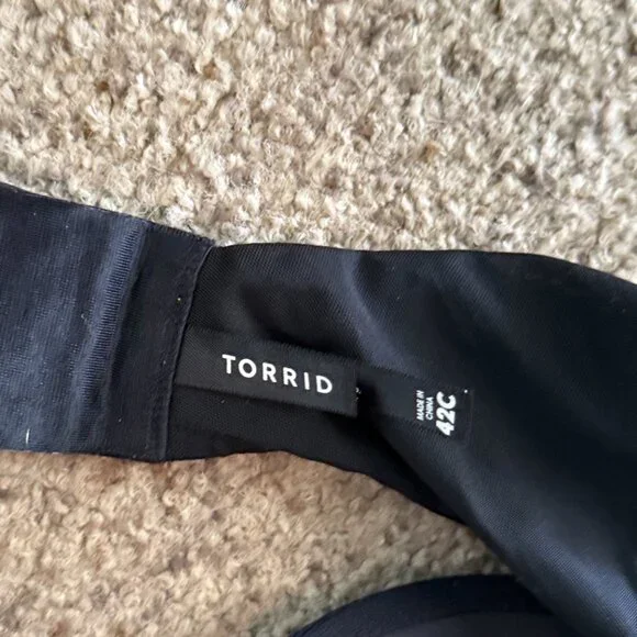 Torrid Curves Women Bra 42C Black Underwire Lightly Lined (159) - Picture 2 of 2